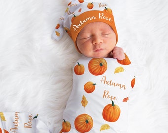 Gepersonaliseerde pompoen inbakerset, uniseks pompoen babynaamdeken, Coming Home-outfit, herfst babyshowercadeau, ziekenhuisfotodeken