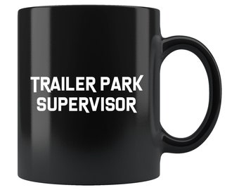 Trailer Park Supervisor mugg. Trailer Park mugg. Trailer Park present. Trailer mugg. Trailer present. Husvagnsmugg. Husvagnspresent. Husbilsmugg. Husbilspresent #b175