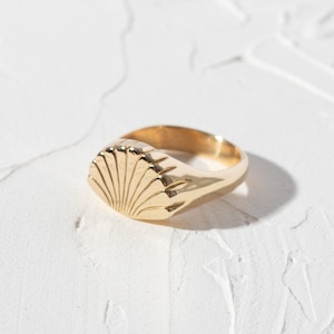 The Coquille Ring // hand carved bronze cast shell signet, 80s art deco scallop design brass