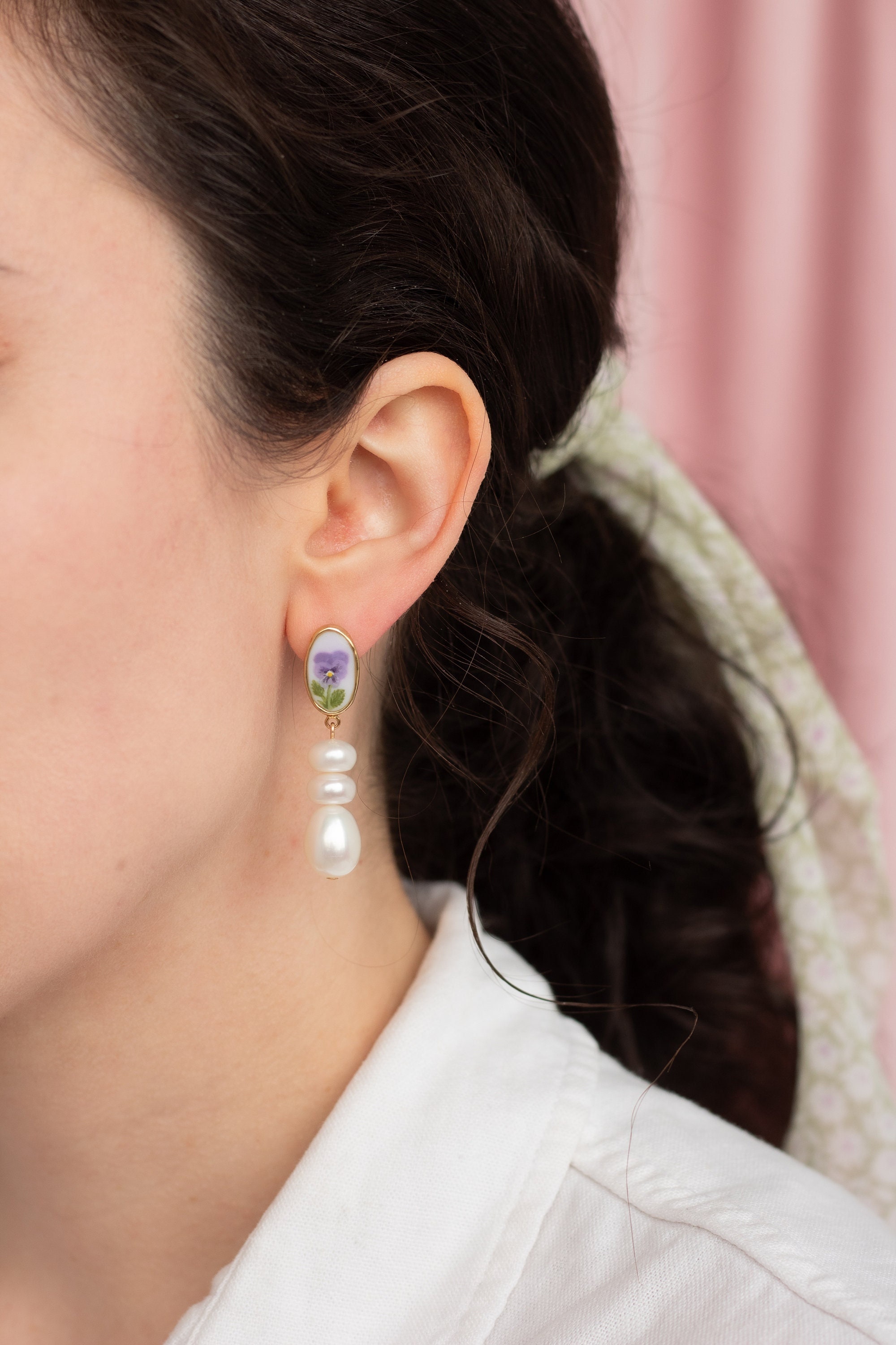 Boucles D'oreilles Clip Signées Floralia - Occasion, Dorées, Style Floral, En Bon état D'usage