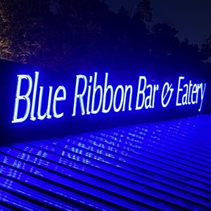 Letras de canal 3D personalizadas, letras de neón artificiales abiertas, letreros con letras de canal, publicidad exterior, letreros comerciales metálicos 3D, expositores LED para escaparates.