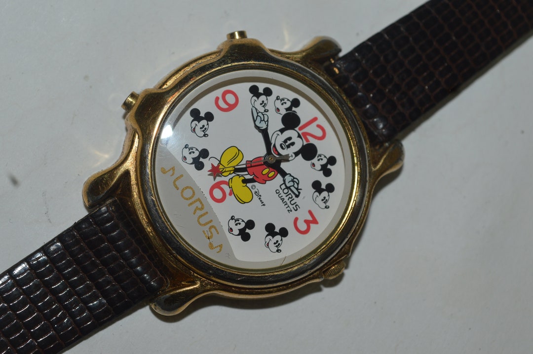 Vintage LORUS by Seiko V422-0010 Mickey Mouse Musical Plays  display picture 3