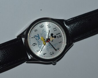 Lorus Musical by Seiko V621-0020 Mickey Mouse Watch When You  display picture 2