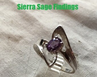 Vintage Sterling Silver Ring with a Facted Amethyst stone from the 1950's