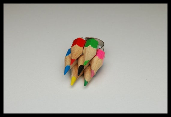Flower ring with crayons