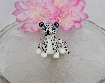 Fondant Leopard Cake Topper - Fondant Snow Leopard - Leopard Topper - Arctic Animal - 1st Birthday - Leopard Birthday - Snow Leopard Shower