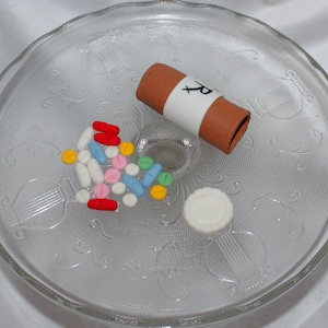 Fondant Medical Cake Topper - Fondant Pills - Doctor Topper - Nurse Topper - Nurse Cake - Pill Topper - Doctor Graduation - Nurse Graduation