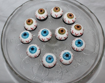 Fondant Eye Cake Topper - Eye Topper - Medical Cake Topper - Fondant Eyeball - Eyeball Topper - Horror Cake Topper - Scary Cake Topper