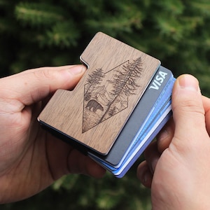Woodland Bear - Cartera de madera con tarjetero, clip para billetes y RFID, tarjetero de metal personalizado para hombre