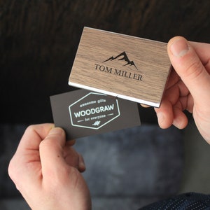 Gepersonaliseerde houten houder voor visitekaartjes, aangepaste naam, monogram kaarthouder met bedrijfslogo