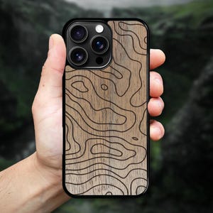 Capa de madeira MagSafe para iPhone 16E, 16 Pro Max, 15 Plus, 15 Pro, 14 Pro, 13 Mini, 13 Pro, 12, 11, SE, XR, XS - Mapa topográfico