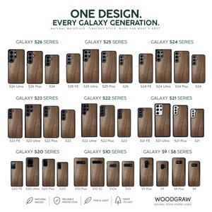 Puede incluir: Una colecci&oacute;n de fundas para tel&eacute;fono de madera marr&oacute;n oscuro para varios modelos Samsung Galaxy, etiquetadas por serie desde la S8 hasta la S26. El texto dice: ONE DESIGN. EVERY GALAXY GENERATION. NATURAL MATERIALS. TIMELESS STYLE. MADE FOR WHAT'S NEXT. WOODGRAW.
