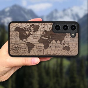 Weltkarte - Holzhülle Galaxy S25 Ultra, S25 Case, S24 FE, S24 Plus, S23, S22, S21 FE, S20 FE, A56, A36, A26, A55, A35, A25, S10e