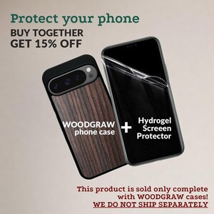 Op de afbeelding: Afbeelding van een telefoonhoesje met een houtnerfpatroon en een schermbeschermer. Tekst luidt: "Bescherm je telefoon, KOOP SAMEN, KRIJG 15% KORTING." De telefoonhoes is gelabeld "WOODGRAW phone case".