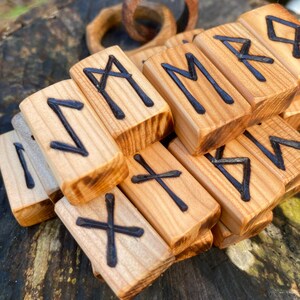 Yew rune - Etsy.de