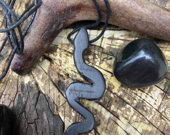 Collier talisman de serpent fait main en ébène africain *Livraison gratuite au Royaume-Uni*