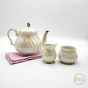 Ensemble à thé vintage d'Angleterre par Sadler | Théière, crémier et sucrier blanc iridescent