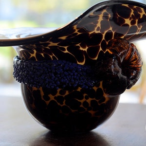 Beautiful vintage blown glass hat - collector&#39;s item!