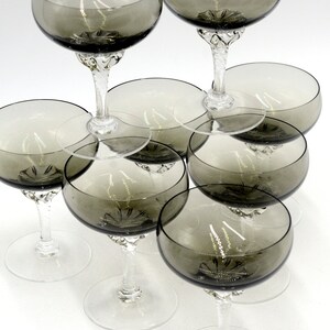 Set of 8 champagne glasses in S.V.E.M. crystal, Italy twisted foot and smoked glass, gray color