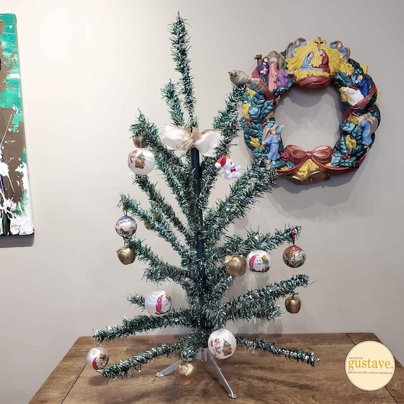Sapin de Noël artificiel vintage 3 pieds en aluminium cellophane vert dans sa boîte d'origine et complet