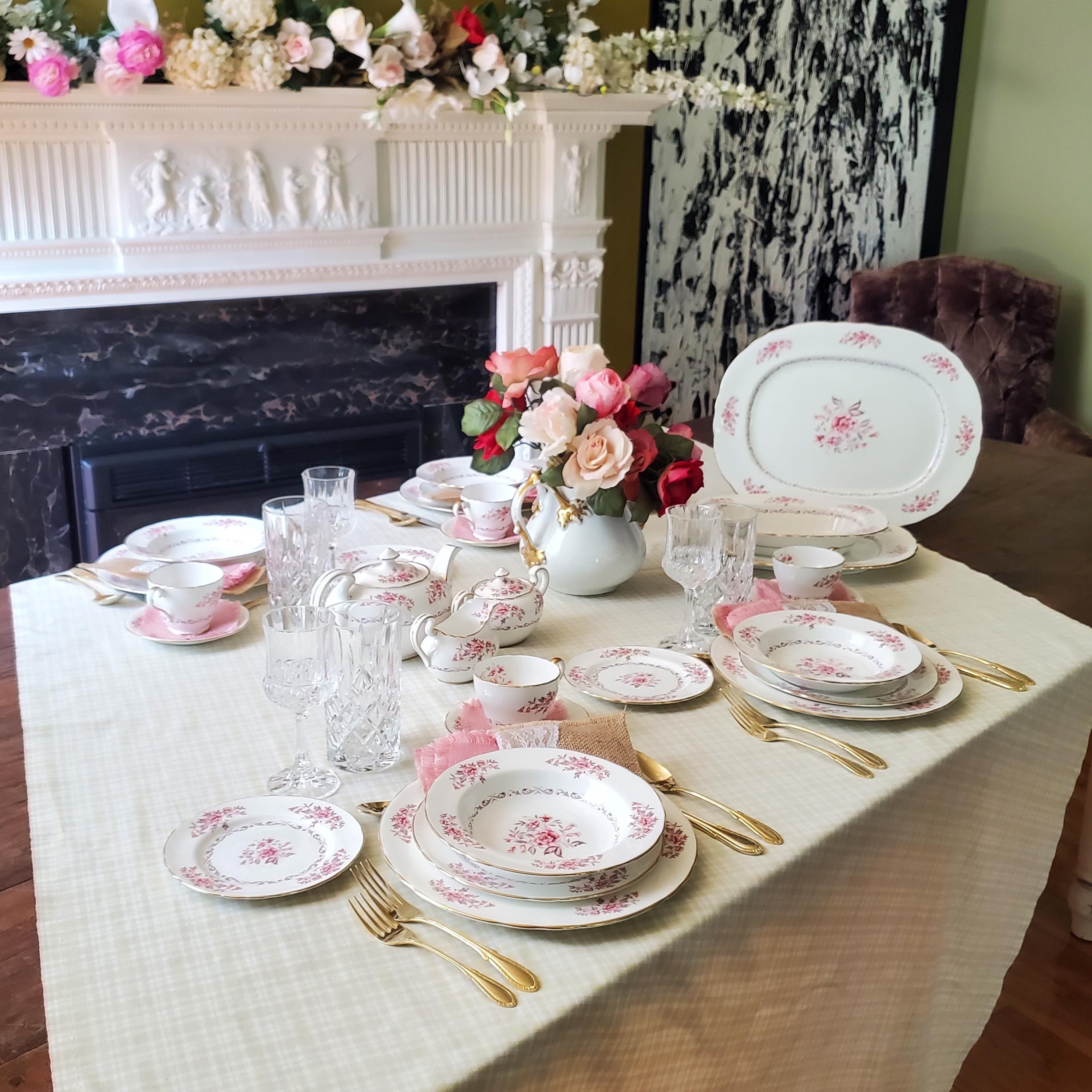 Rose Marie Dinnerware Set by Aynsley 8512 Bone China England