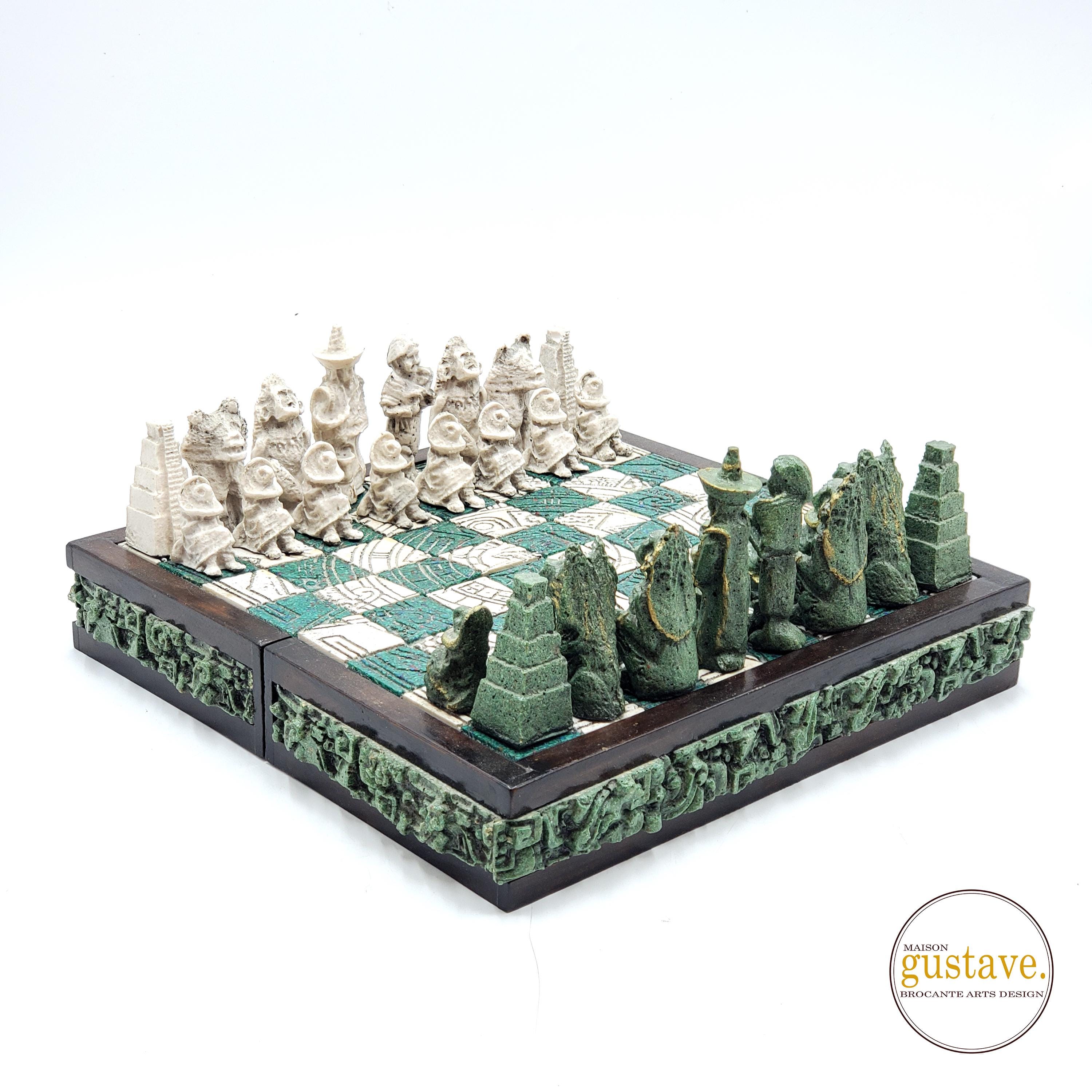 Vintage Aztecs Vs Conquistadors Chess Set With Storage Case