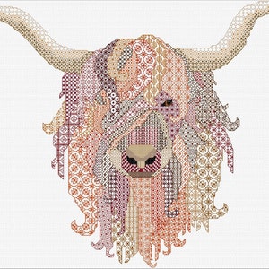 Broderie Blackwork Vache Highland en couleurs naturelles