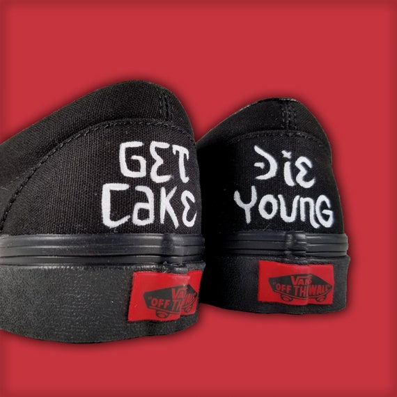 vans off the wall necklace