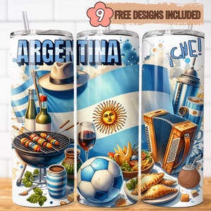 Puede incluir: Un juego de tres vasos de acero inoxidable con temática argentina. Cada vaso presenta un diseño diferente, incluyendo la bandera argentina, un balón de fútbol, una parrilla con comida y la palabra "Argentina".
