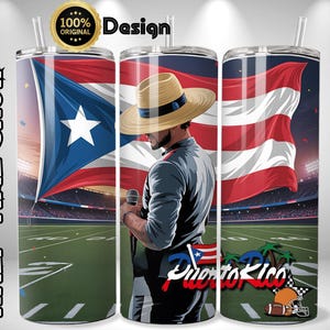 Könnte beinhalten: Ein Edelstahlbecher mit einem Design, das die puertoricanische Flagge, einen Mann mit Strohhut und Mikrofon sowie ein Footballfeld zeigt. Die Wörter "HALF TIME SHOW" und "Design" sind ebenfalls sichtbar.