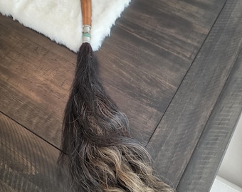 Irukere natural horsehair with wood carved handle