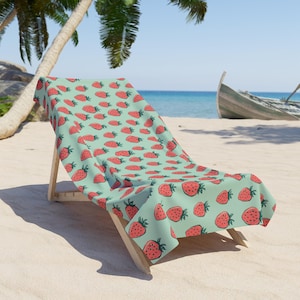 Erdbeer Print Strandtuch: Lebendiges Sommer Accessoire am Pool
