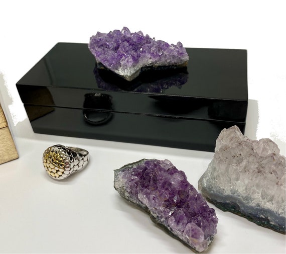 Black Lacquer Box with Natural Amethyst Cluster. Luxury gemstone gift box, tabletop home decor. Gift, Display and hold precious items!