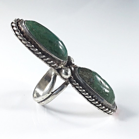 Vtg Native American Hand Made Sterling Silver and Blue Turquoise Ring Size 5.75
