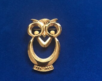 Cute Vintage Gold Tone Owl Brooch/Pin - 1970s/80s Owl Bird Pin