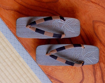 Vintage kimono shoes, Japanese geta - engraved bamboo
