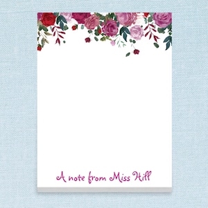 Bloc-notes personnalisé avec motif floral et texte personnalisé// 50 feuilles par bloc, 4 x 5,5 po., idée cadeau pour le bureau du nom de professeur de papeterie en vrac