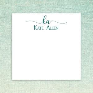 Notes adhésives personnalisées avec initiales et nom personnalisé // 3 x 3 po et 50 par bloc // idée cadeau, appréciation du professeur, papeterie, police de caractères moderne