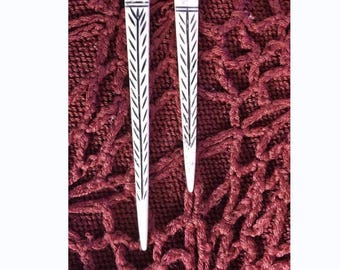 Antique Style Handmade Bone Nålbinding Needle - Flat Line And  Carved