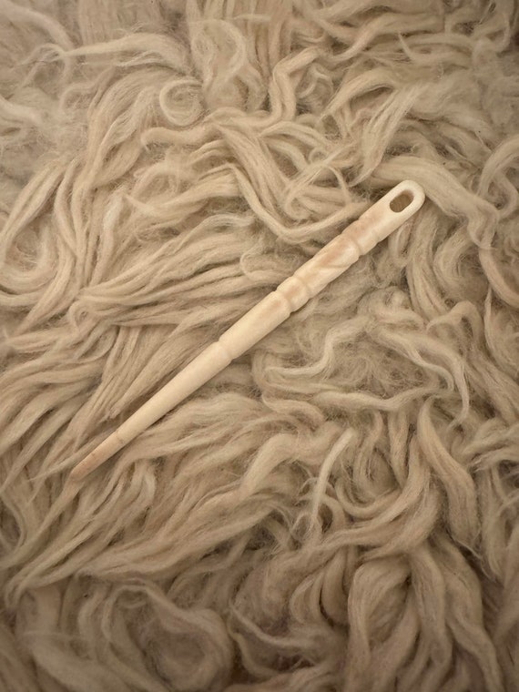 Round line carved  Handmade Bone & Horn Needle for Nålbinding, Stitching and Yarn Crafts
