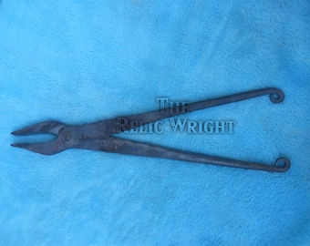 Heavy Duty Blacksmith Tongs: Iron Forging Tool