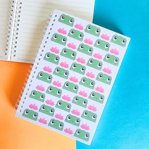 Quaderno diario con rana e loto