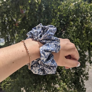 Handmade white flower print Scrunchie/ disty floral cotton scrunchie /gifts for her / ethical gifts for her / sustainable flower Scrunchie