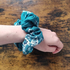 Handmade flower print Scrunchie/ disty floral cotton scrunchie /gifts for her / ethical gifts for her / sustainable flower Scrunchie