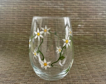 Daisy Wine Glass - Large Stemless Wine Glass - Personalized Daisy Wine Glass - Daisy Wine Tumbler - Customized Daisy Glassware - Daisy Lover