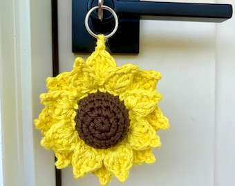 Crochet Sunflower Keychain, Plush Sunflower Bag Charm, Sunflower Lover Gift, Cottagecore Purse Charm, Handmade Keychain, Flower Keychain
