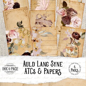 Puede incluir: Un conjunto de cuatro páginas de papel de estilo vintage con diseños florales, incluyendo una mariposa, llaves y un frasco de perfume. Las páginas están desgastadas y tienen un aspecto rústico y antiguo. El texto "Auld Lang Syne ATCS & PAPERS" está impreso en la parte inferior de las páginas.