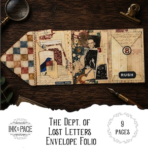 Puede incluir: Un folio de sobre abierto con una estética vintage, con un collage de fotografías antiguas, papeles estampados y texto manuscrito. El folio incluye una ilustración de un pájaro azul y la palabra "RUSH". El texto "THE DEPT. OF LOST LETTERS ENVELOPE FOLIO" también es visible.