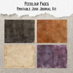 Op de afbeelding: Een set van vier rechthoekige vellen papier met getextureerde, verweerde afwerkingen in donkergrijs, roestoranje, cr&egrave;me en dieppaars. De tekst Peculiar Pages Printable Junk Journal Kit staat bovenaan in een zwart schreeflettertype.