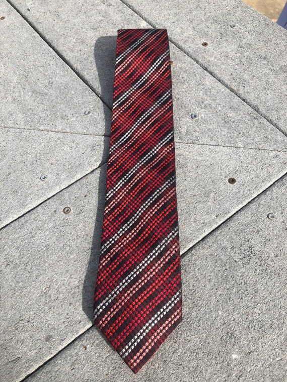 Missoni vintage silk tie Italy red and pink stripe